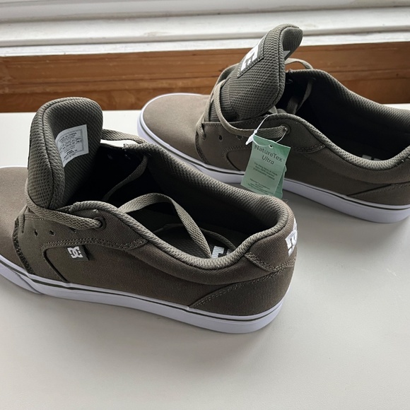 BNWT Mens DC Anvil US Size 9 Shoes - Picture 6 of 10